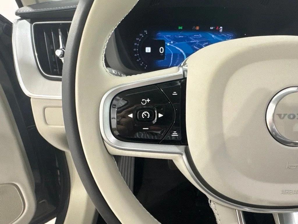 صورة 8 لـ 2026 Volvo XC60 PLUG-IN HYBRID ULTRA, T8 AWD ELECTRIC/GASOLIN