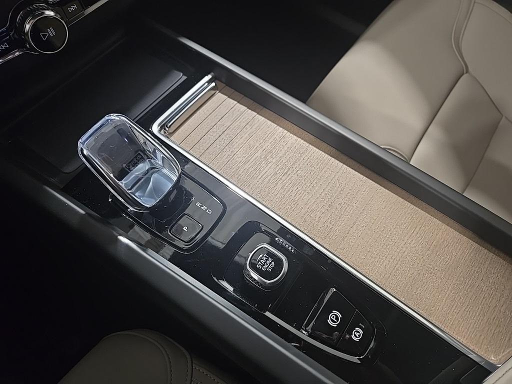 2026 Volvo XC60 B5 PLUS — миниатюра 11