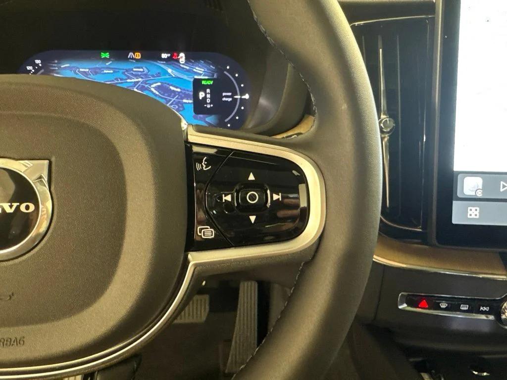 2026 Volvo XC60 PLUG-IN HYBRID PLUS, T8 AWD ELECTRIC/GASOLINE — фото 10