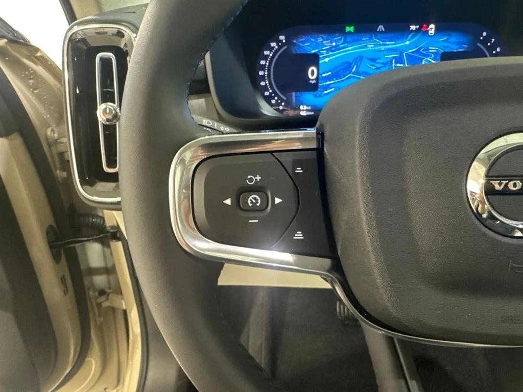 New 2026 Volvo XC40 Plus, B5 AWD Gas (mild hybrid), Dark