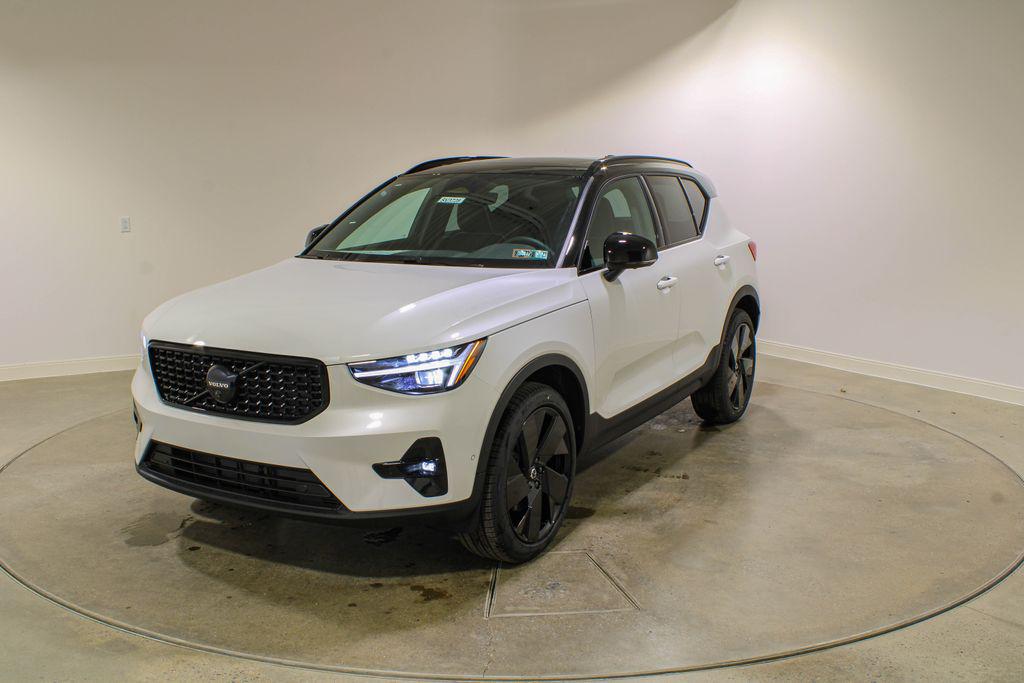 New 2026 Volvo XC40 Black Edition Ultra, B5 AWD Gas (mild hybrid)