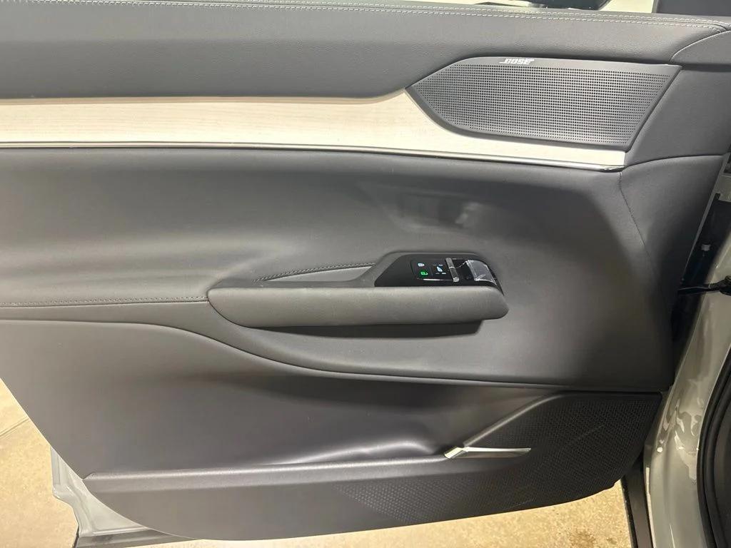 2026 Volvo EX90 ULTRA, TWIN MOTOR PERFORMANCE, FULLY ELECTRIC — миниатюра 17
