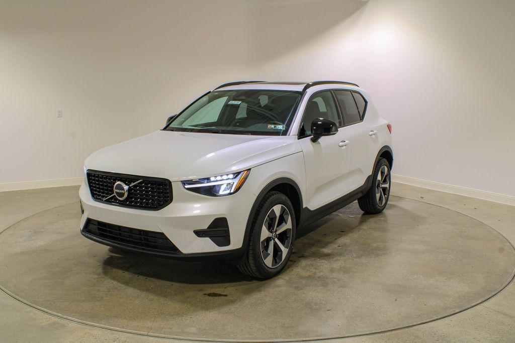 New 2026 Volvo XC40 Plus, B5 AWD Gas (mild hybrid), Dark