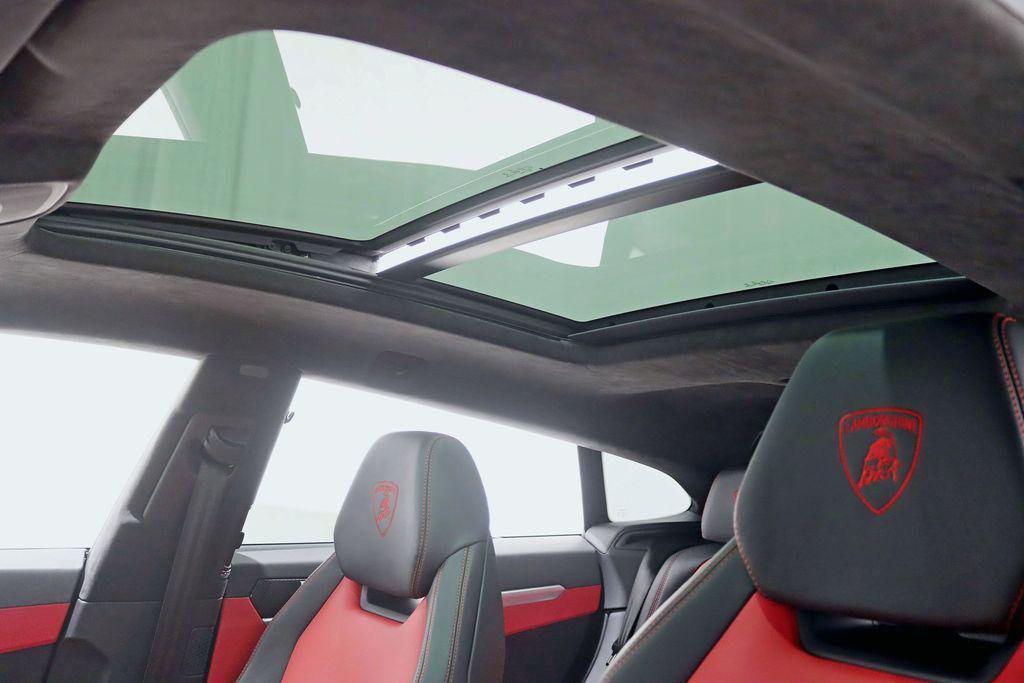 صورة 35 لـ 2020 Lamborghini URUS BASE