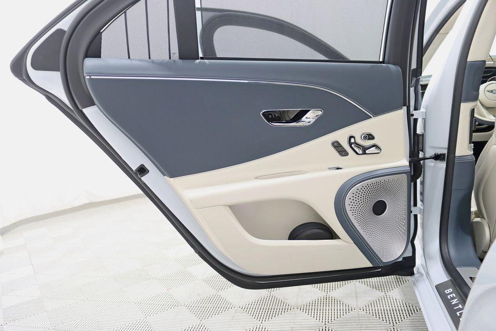 صورة 42 لـ 2020 Bentley FLYING SPUR W12