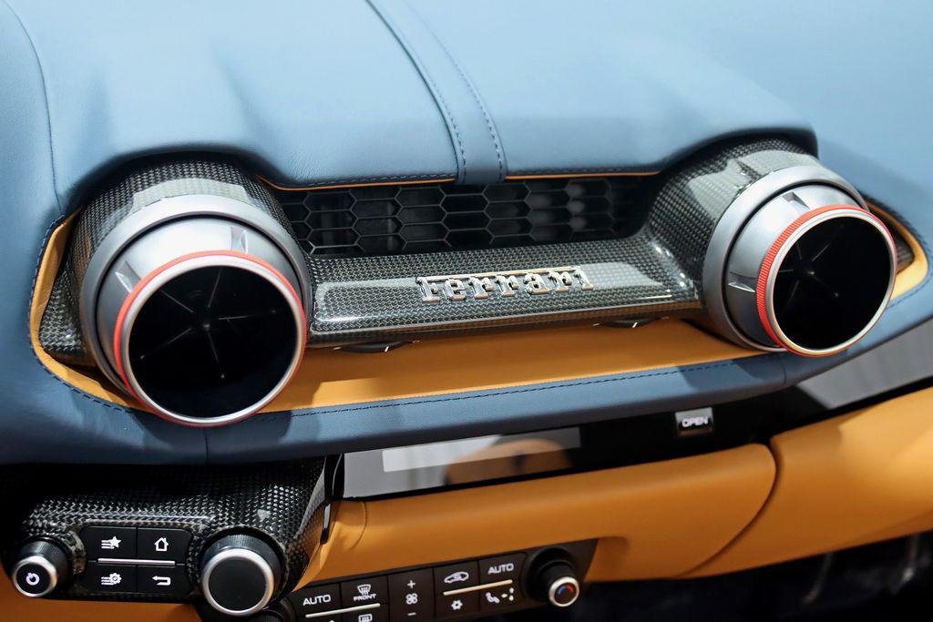 صورة مصغرة 34 لـ 2021 Ferrari 812 GTS BASE