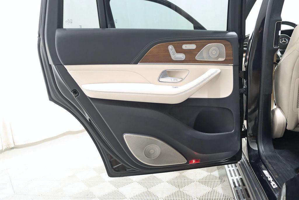صورة مصغرة 42 لـ 2021 Mercedes-BENZ AMG GLS 63 BASE