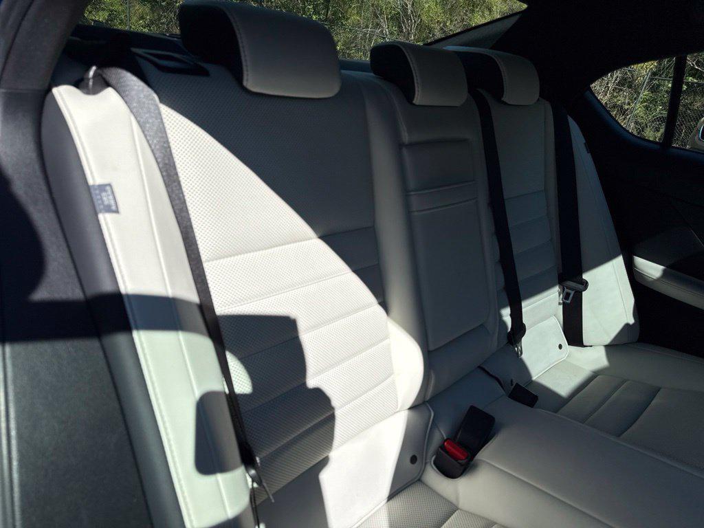 صورة مصغرة 43 لـ 2021 Lexus IS 350 F SPORT