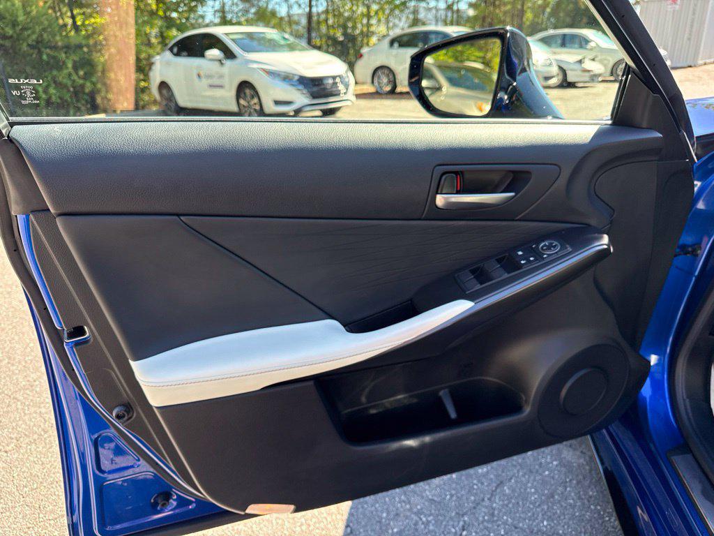 صورة مصغرة 17 لـ 2021 Lexus IS 350 F SPORT