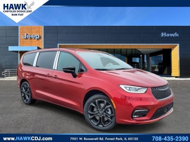 New 2026 Chrysler Pacifica Select