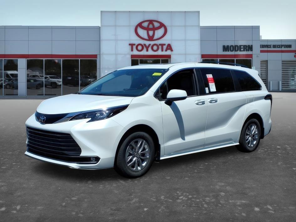 New 2026 Toyota Sienna XLE 8 Passenger