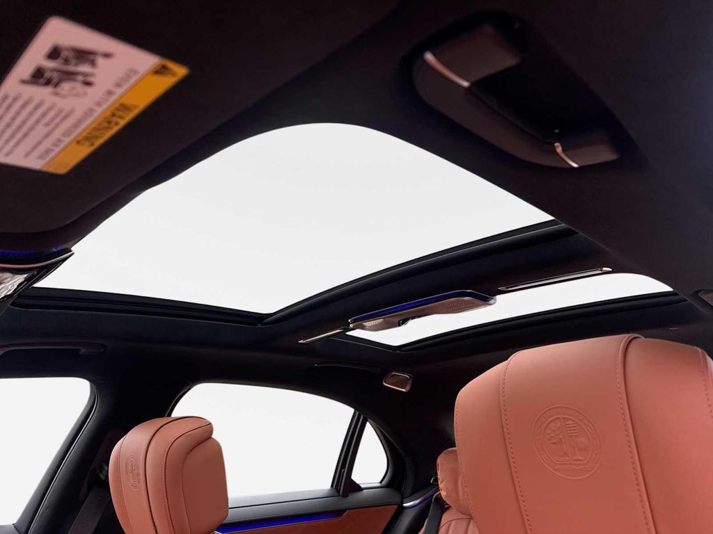 2026 Mercedes-BENZ AMG S 63 E 4MATIC — миниатюра 17