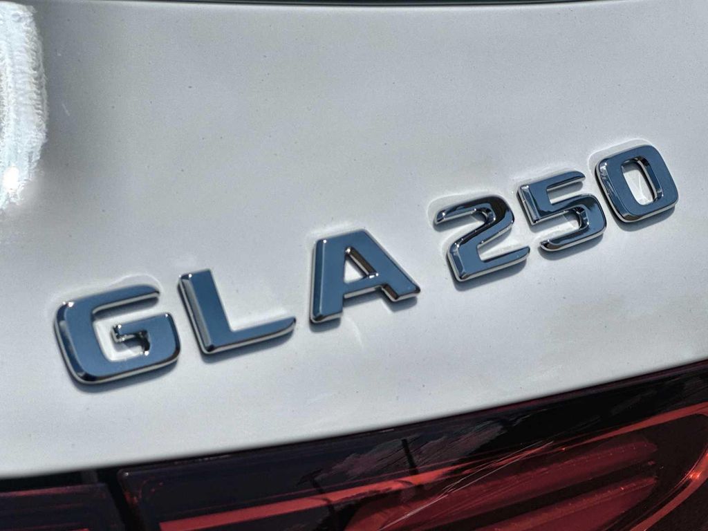 2026 Mercedes-BENZ GLA — миниатюра 16