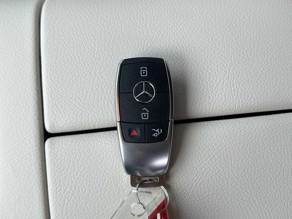 2026 Mercedes-BENZ GLE — миниатюра 27