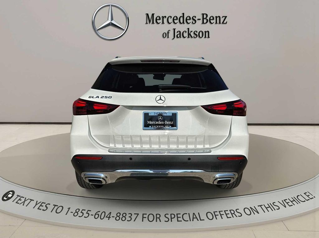 2026 Mercedes-BENZ GLA photo 7