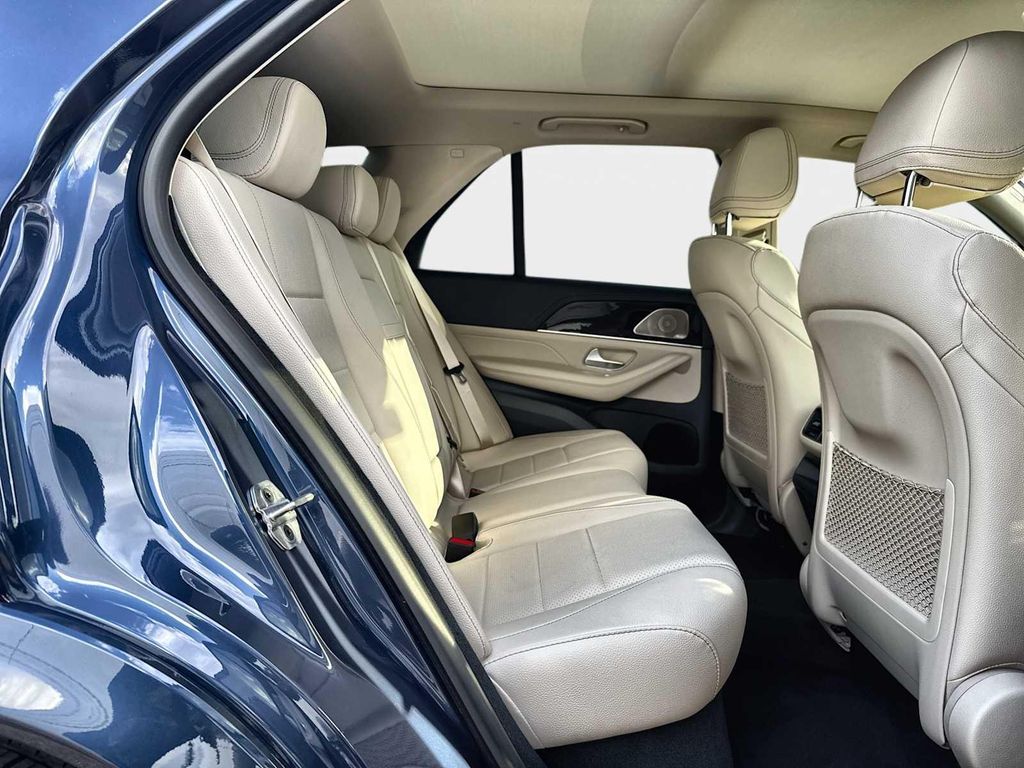 2026 Mercedes-BENZ GLE — миниатюра 19