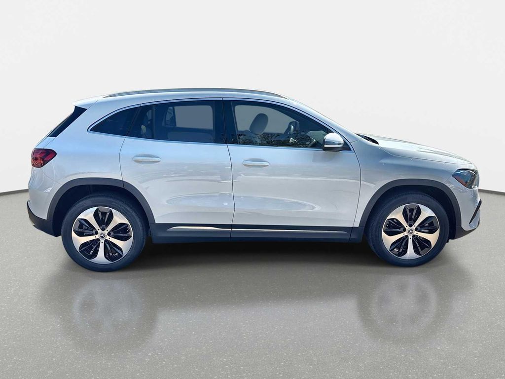 2026 Mercedes-BENZ GLA photo 10