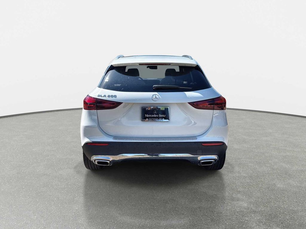 2026 Mercedes-BENZ GLA photo 7