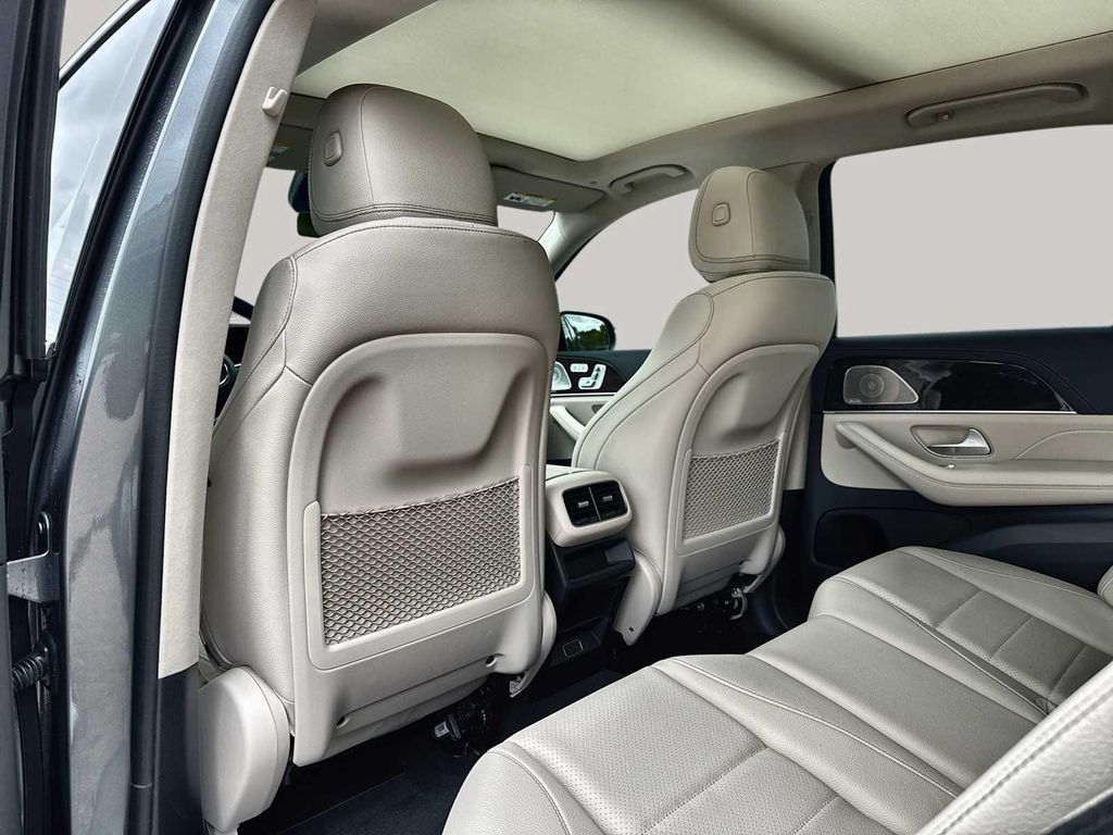 2026 Mercedes-BENZ GLE — миниатюра 18