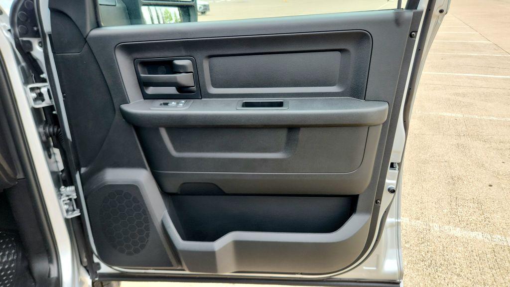 صورة مصغرة 30 لـ 2026 RAM 3500 TRADESMAN