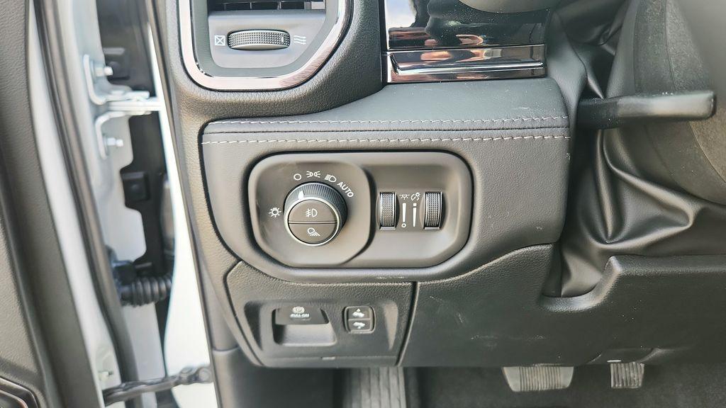 صورة مصغرة 24 لـ 2026 RAM 1500 LIMITED