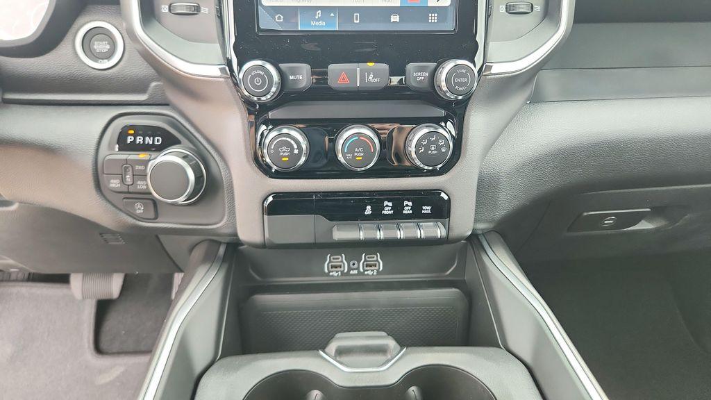 صورة مصغرة 17 لـ 2026 RAM 1500 EXPRESS