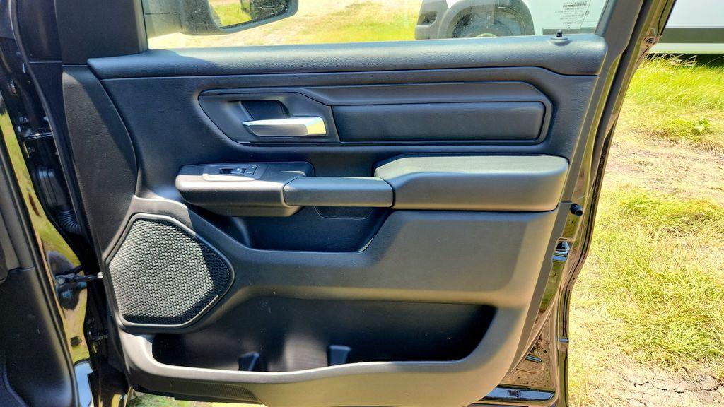 صورة مصغرة 30 لـ 2026 RAM 1500 EXPRESS