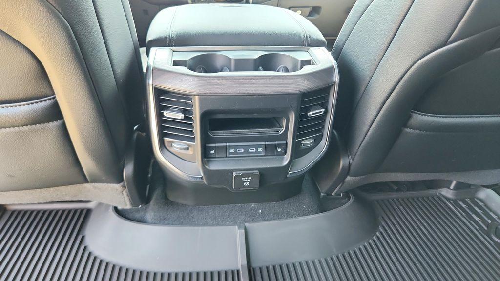 صورة مصغرة 30 لـ 2026 RAM 1500 LARAMIE