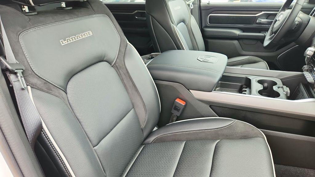 صورة مصغرة 32 لـ 2026 RAM 1500 LARAMIE