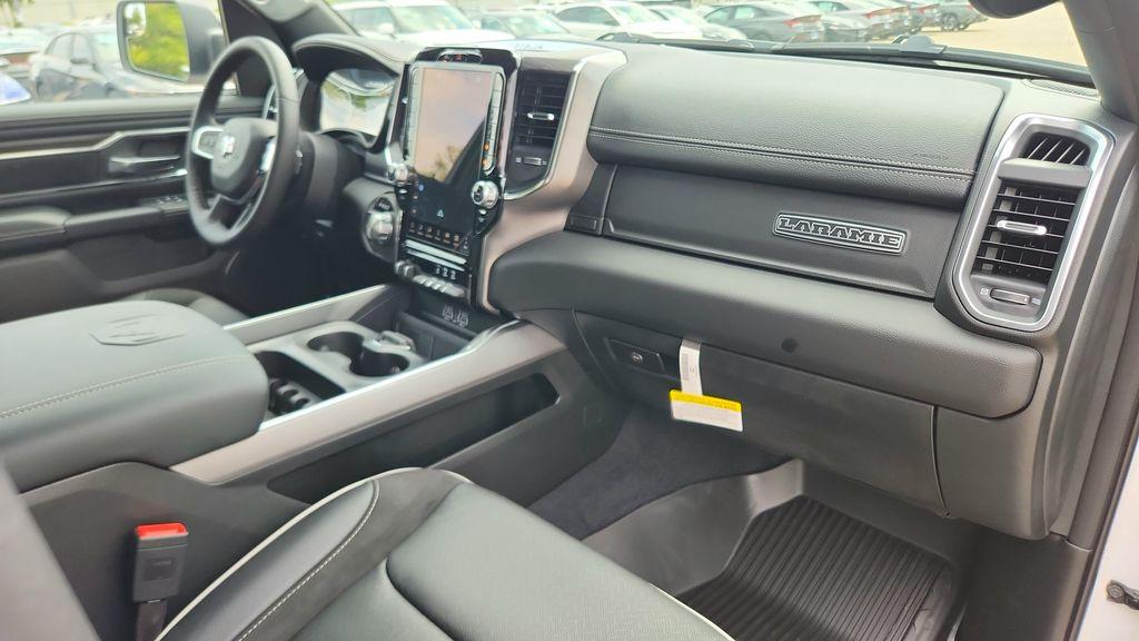 صورة مصغرة 31 لـ 2026 RAM 1500 LARAMIE