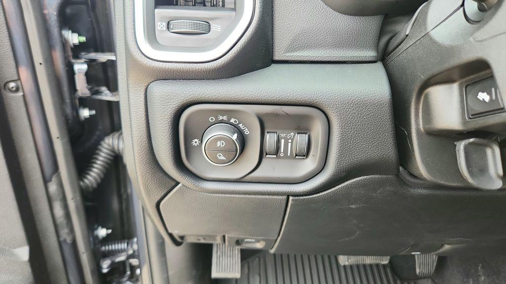 2026 RAM 3500 LARAMIE thumbnail 23