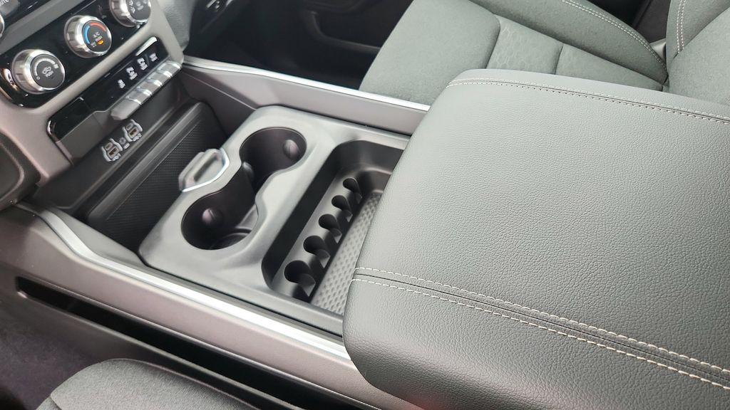 صورة مصغرة 13 لـ 2026 RAM 1500 EXPRESS