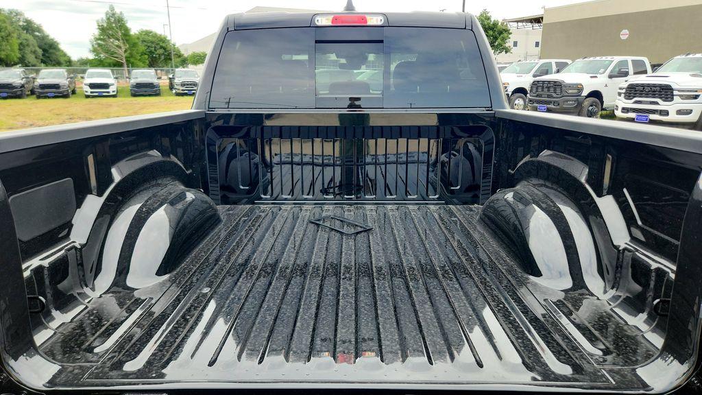 صورة مصغرة 28 لـ 2026 RAM 1500 EXPRESS