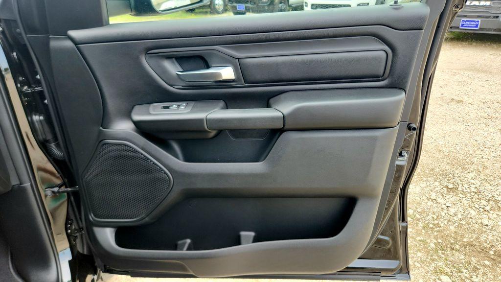 صورة مصغرة 31 لـ 2026 RAM 1500 EXPRESS