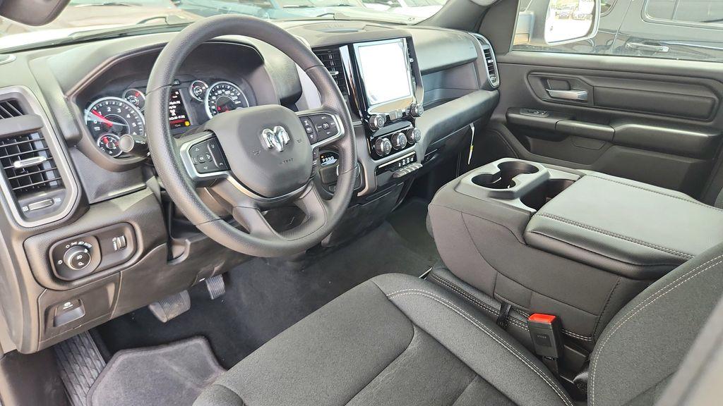 صورة 10 لـ 2026 RAM 1500 EXPRESS