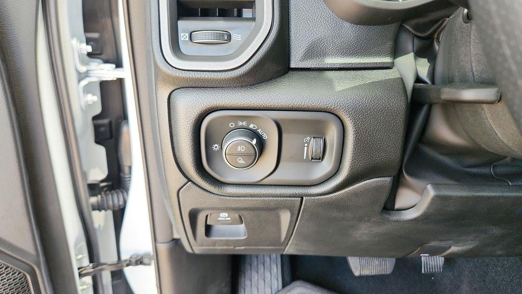 2026 RAM 1500 EXPRESS — миниатюра 19