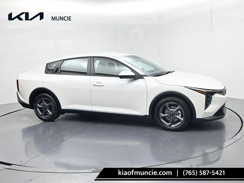 New 2026 Kia K4 LXS