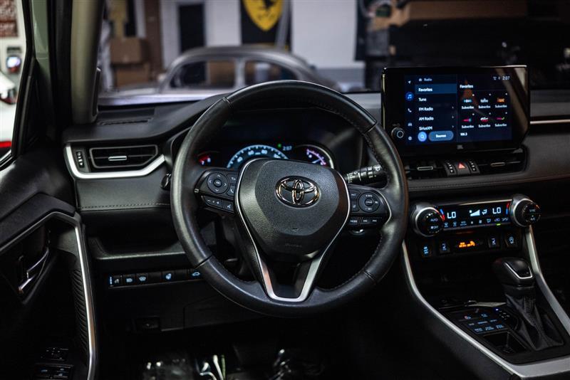 صورة 16 لـ 2023 Toyota RAV4 XLE PREMIUM