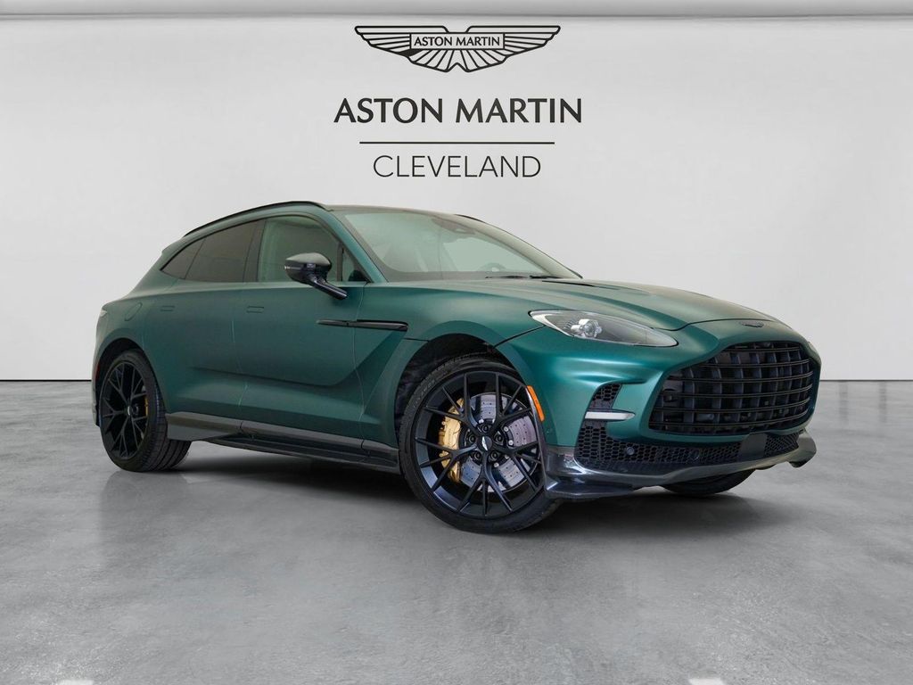 2025 Aston Martin DBX