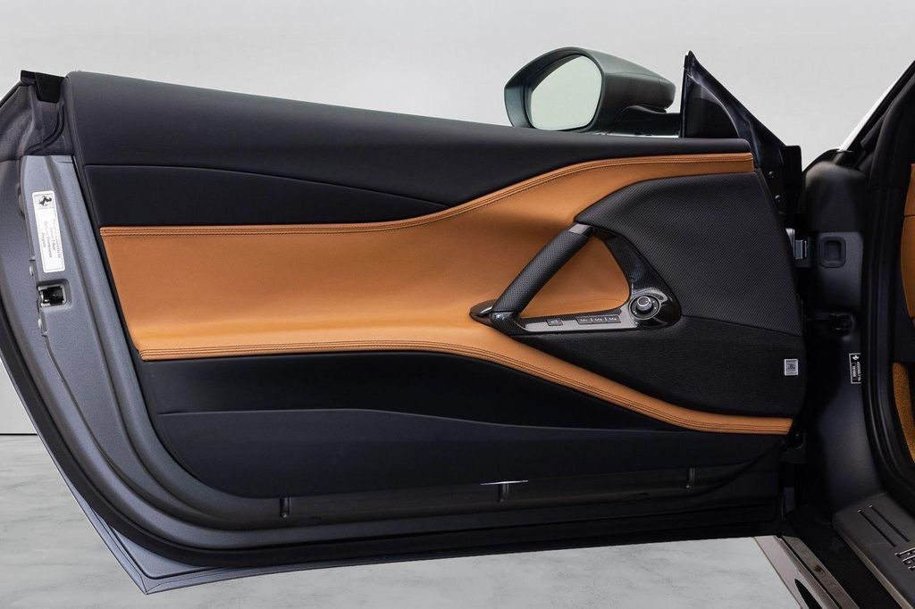 2021 Ferrari 812 GTS BASE — миниатюра 24