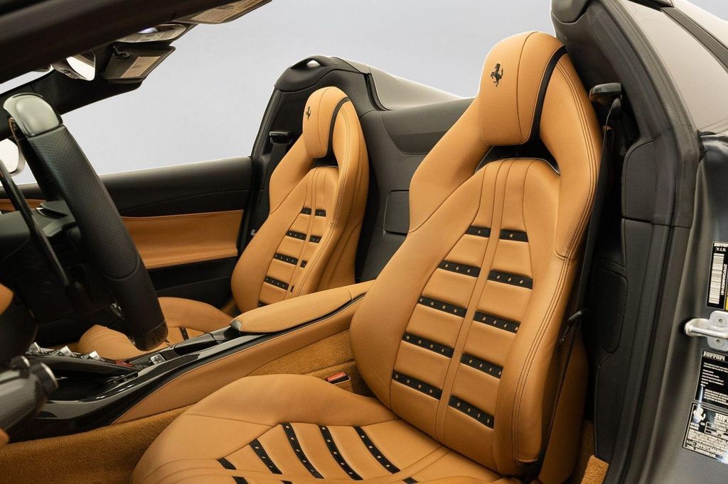 صورة 7 لـ 2021 Ferrari 812 GTS BASE