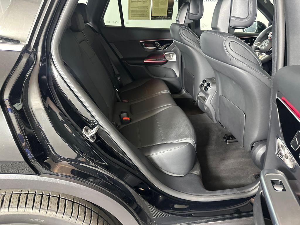 2026 Mercedes-BENZ GLC — миниатюра 15