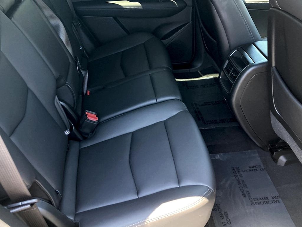 صورة مصغرة 12 لـ 2025 Cadillac XT5 LUXURY