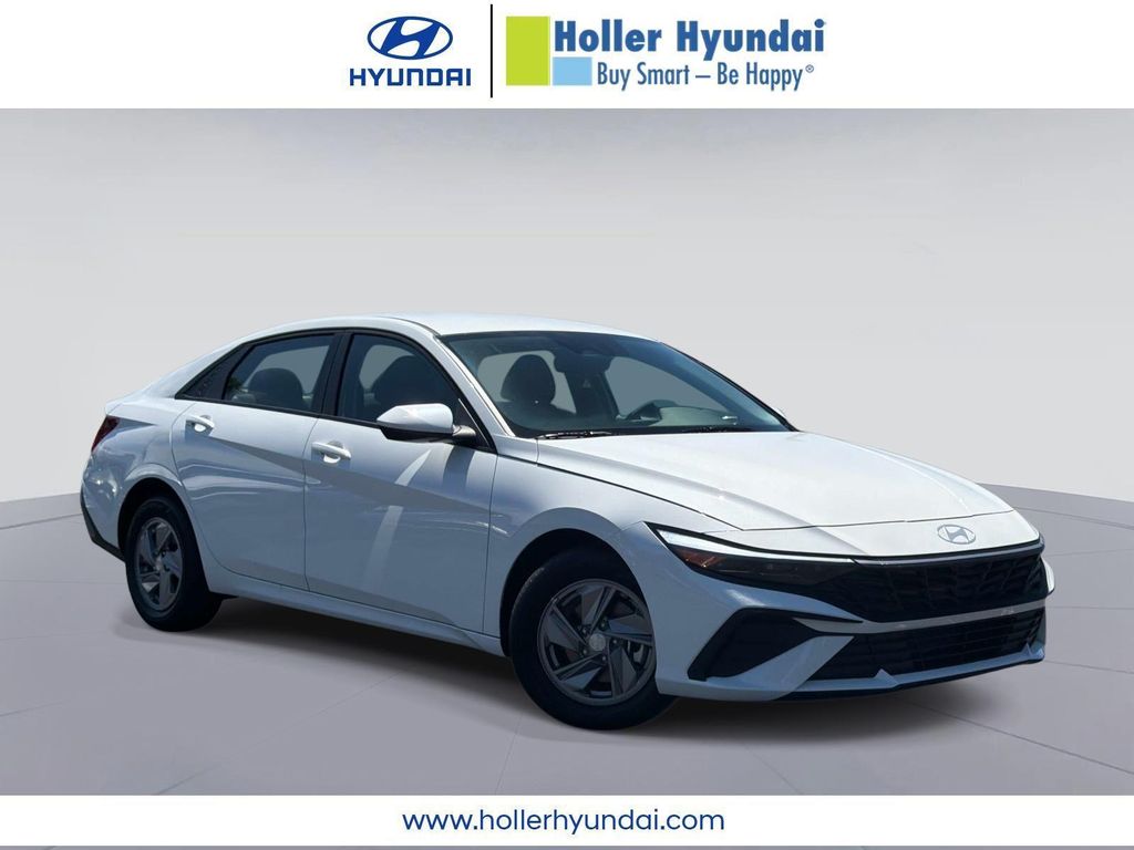 New 2026 Hyundai ELANTRA SE