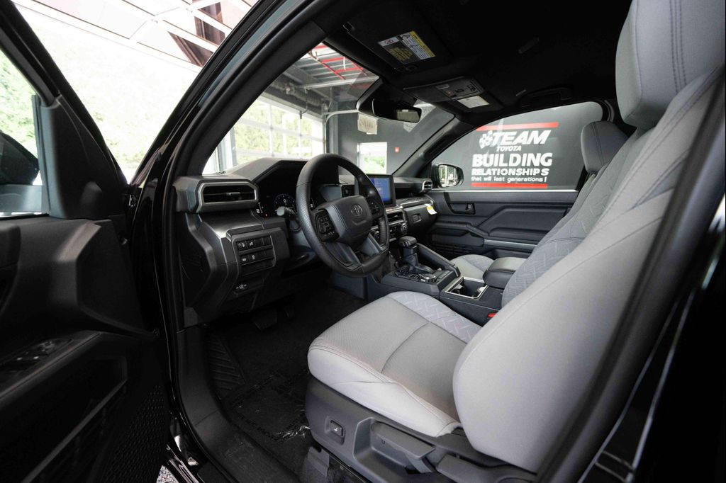 صورة 8 لـ 2026 Toyota TACOMA SR5