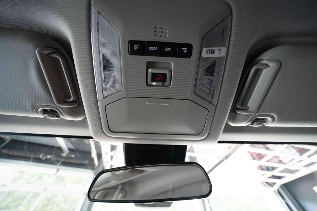 صورة مصغرة 18 لـ 2025 Toyota RAV4 XLE