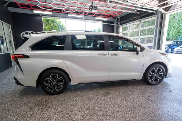 2025 Toyota SIENNA PLATINUM — фото 4