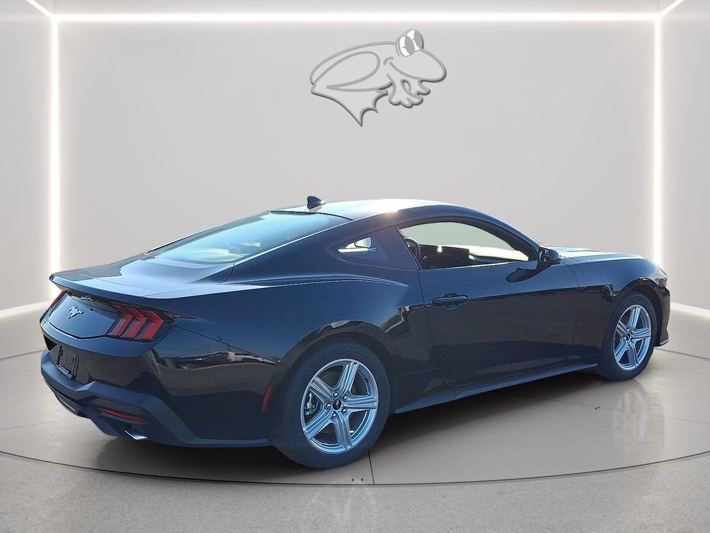 صورة 4 لـ 2026 FORD MUSTANG ECOBOOST