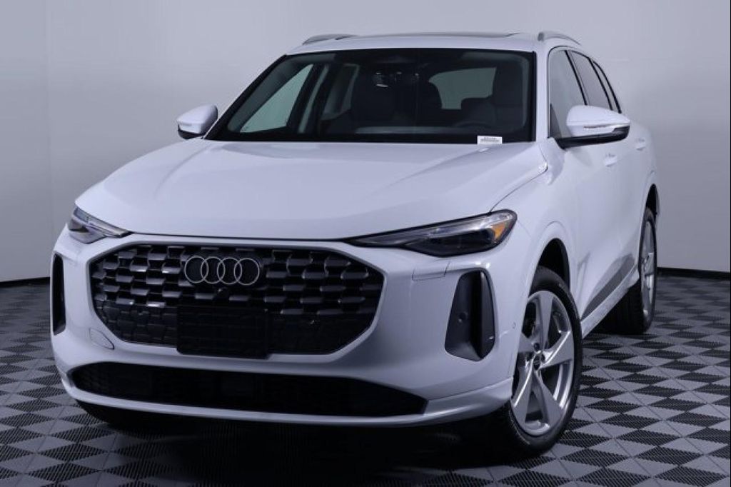 New 2025 Audi Q5 Premium Plus TFSI quattro S tronic