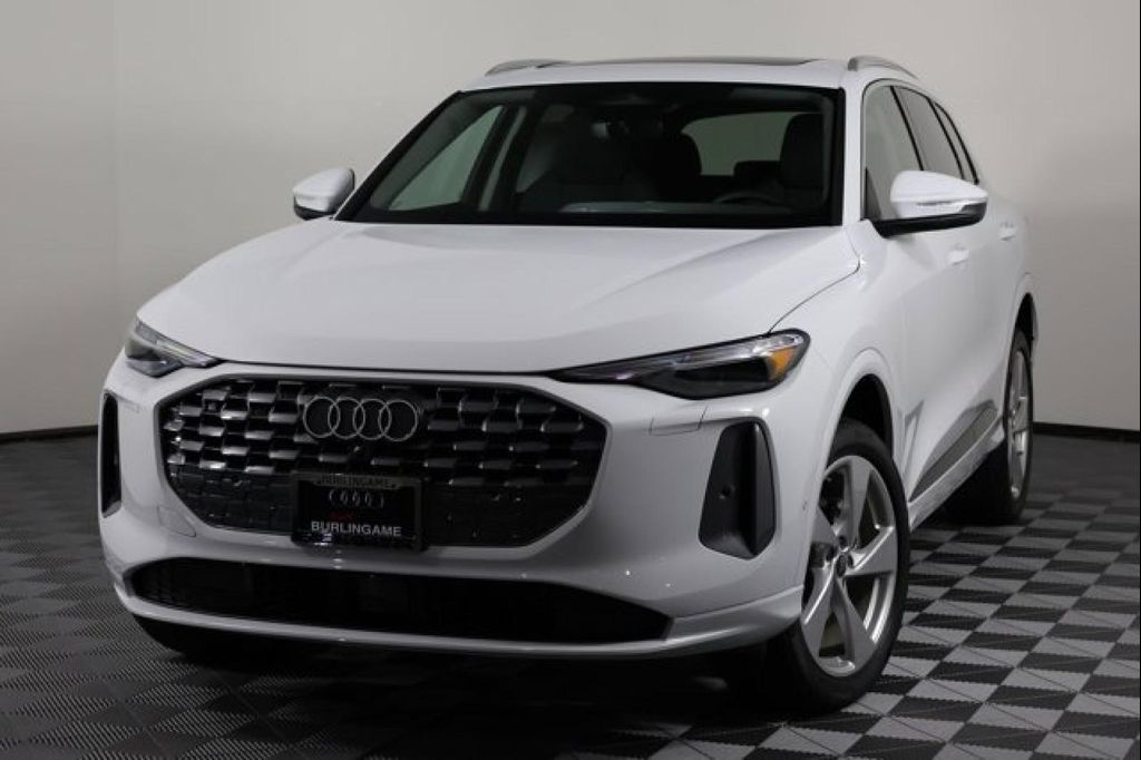 New 2025 Audi Q5 Premium Plus TFSI quattro S tronic